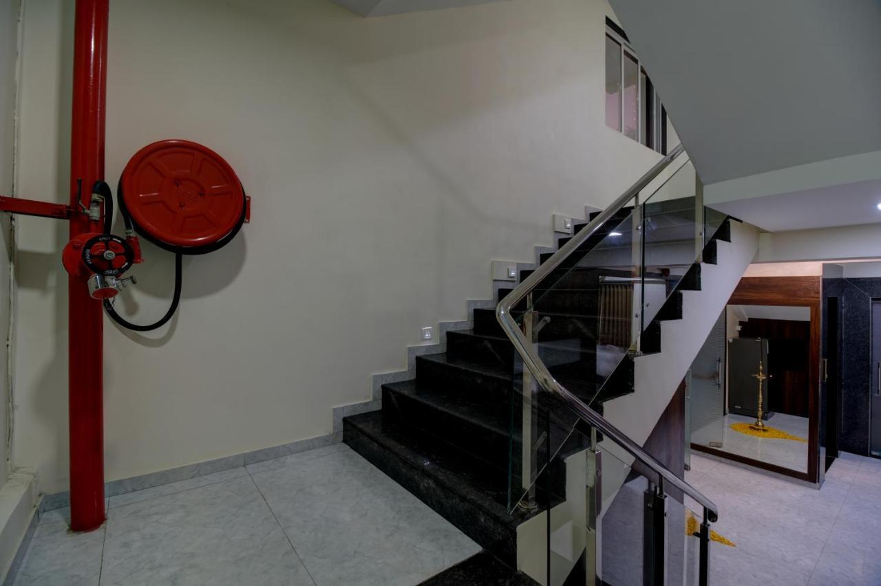 Hotel Mourya Residency Нави Мумбаи Экстерьер фото